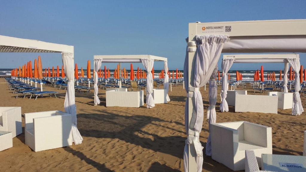 Hotel Serenella Лидо ди Йезоло Екстериор снимка