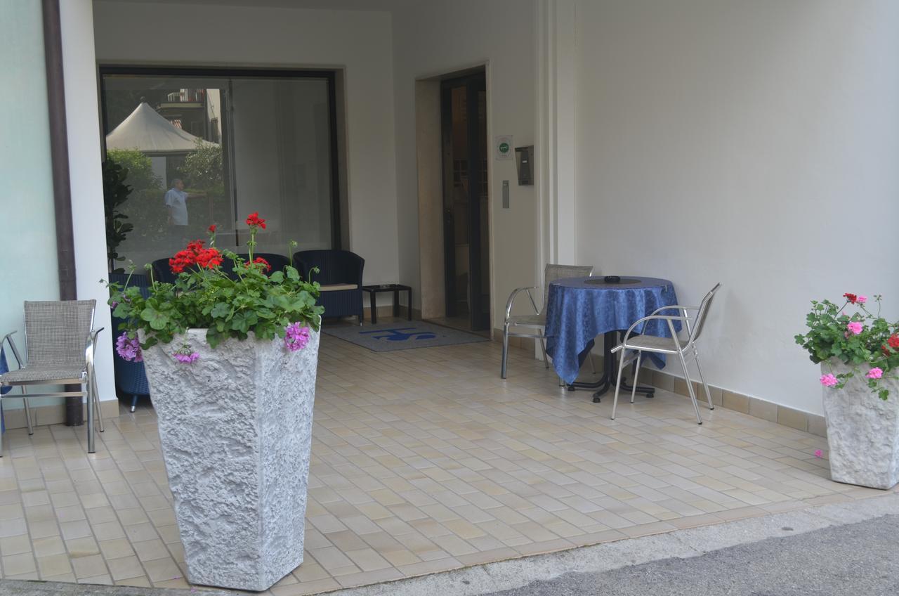 Hotel Serenella Лидо ди Йезоло Екстериор снимка