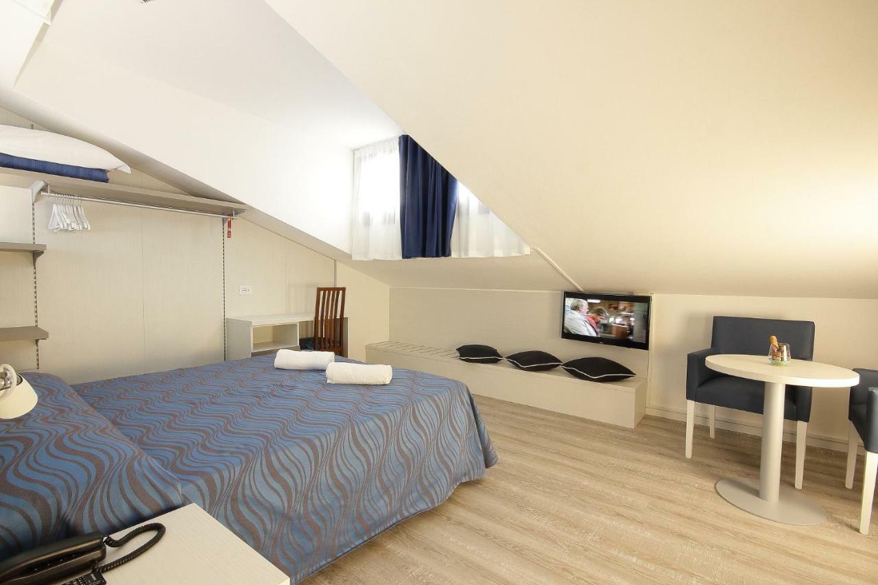 Hotel Serenella Лидо ди Йезоло Екстериор снимка