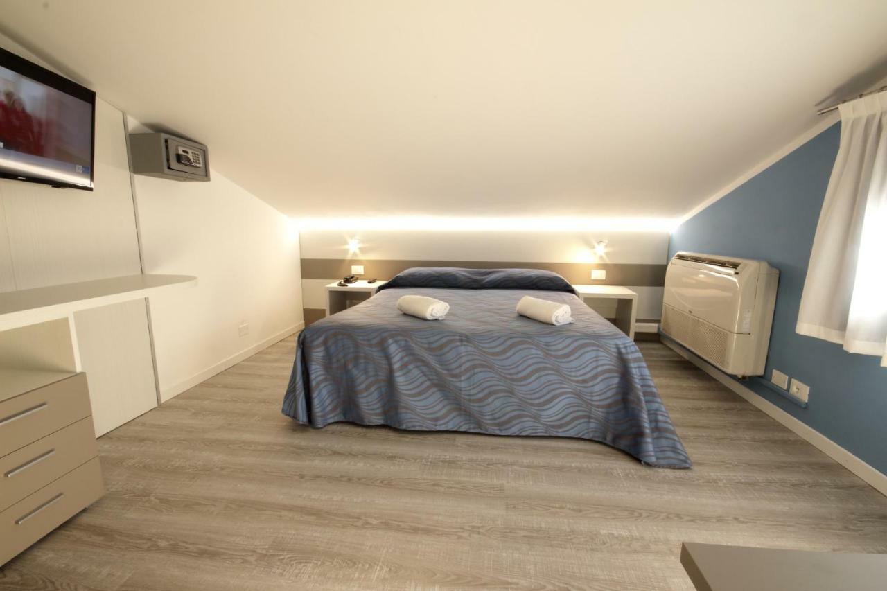 Hotel Serenella Лидо ди Йезоло Екстериор снимка